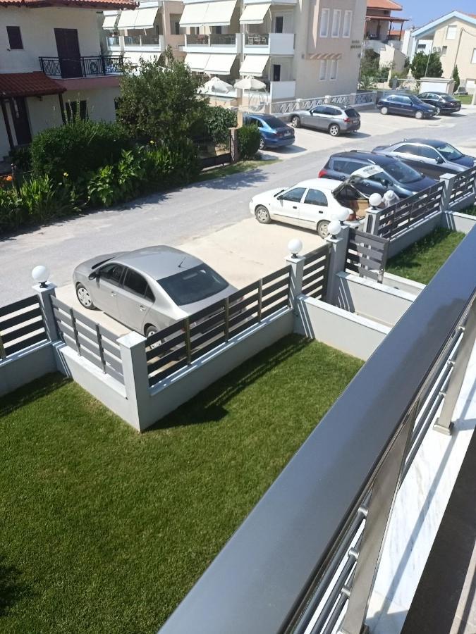 Paparouna Никити Екстериор снимка